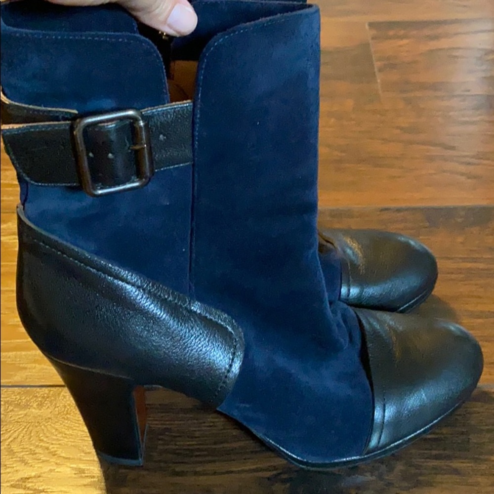 Black leather and blue Suede boots